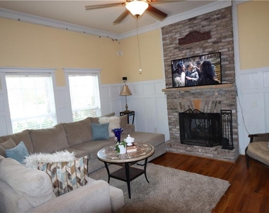 1449 Mcpherson Avenue Se - Photo Thumbnail 4