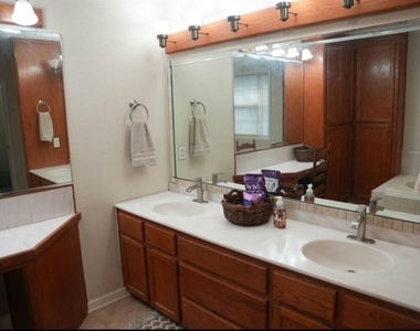 5043 Blackberry Lane - Photo Thumbnail 14