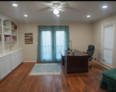 5043 Blackberry Lane - Photo Thumbnail 9