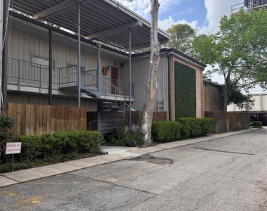 8211 Katy Freeway - Photo Thumbnail 18