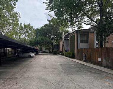 8211 Katy Freeway - Photo Thumbnail 17