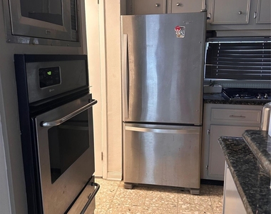8211 Katy Freeway - Photo Thumbnail 6