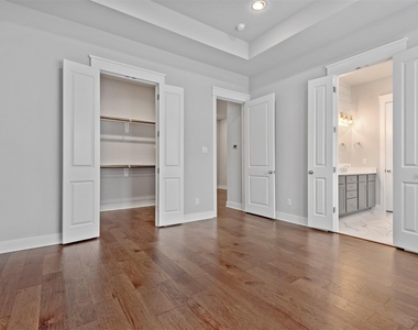 909 Oak Street - Photo Thumbnail 21
