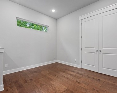 909 Oak Street - Photo Thumbnail 17