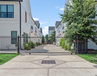 909 Oak Street - Photo Thumbnail 32