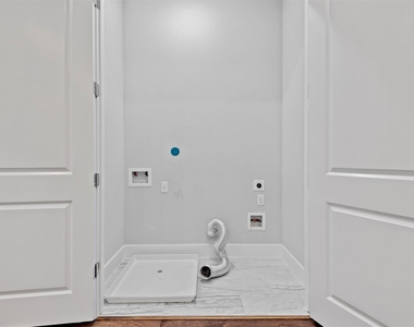 909 Oak Street - Photo Thumbnail 31
