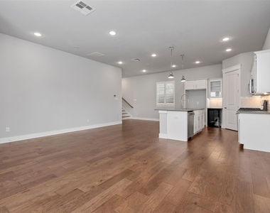 909 Oak Street - Photo Thumbnail 8