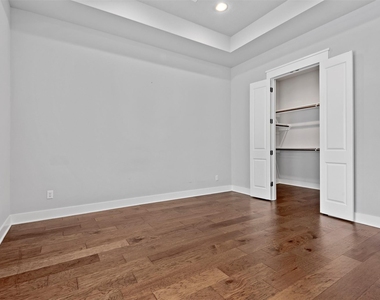 909 Oak Street - Photo Thumbnail 22