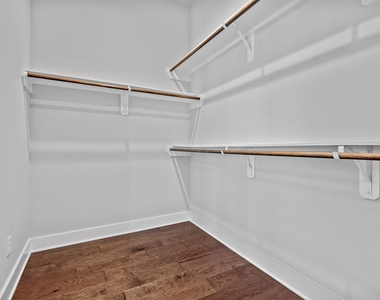 909 Oak Street - Photo Thumbnail 26