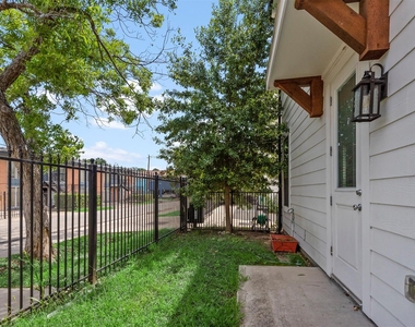 909 Oak Street - Photo Thumbnail 33