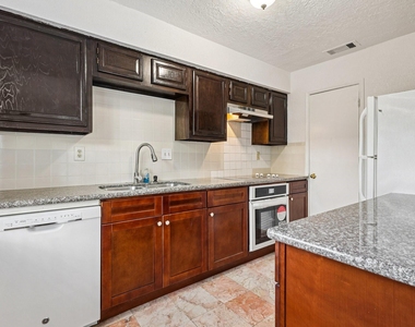 7700 Creekbend Drive - Photo Thumbnail 8