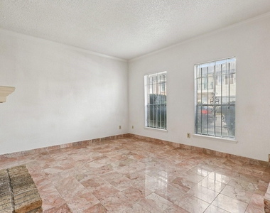7700 Creekbend Drive - Photo Thumbnail 6