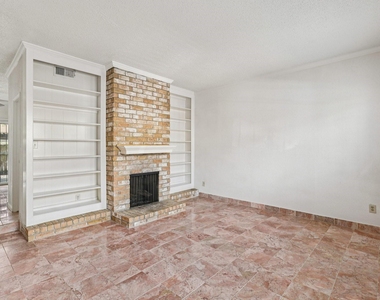 7700 Creekbend Drive - Photo Thumbnail 3
