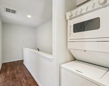 7700 Creekbend Drive - Photo Thumbnail 16