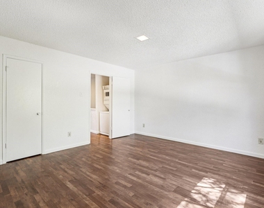 7700 Creekbend Drive - Photo Thumbnail 14