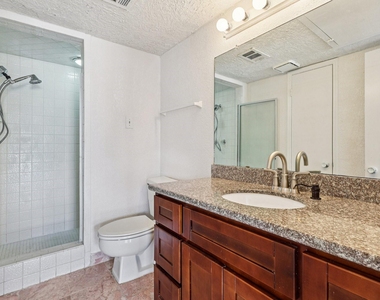 7700 Creekbend Drive - Photo Thumbnail 12