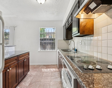 7700 Creekbend Drive - Photo Thumbnail 9