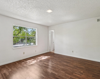 7700 Creekbend Drive - Photo Thumbnail 13