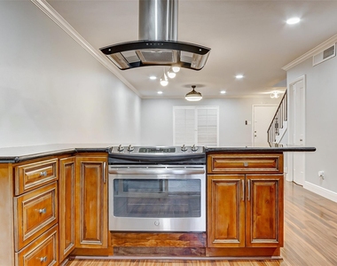 7600 Burgoyne Road - Photo Thumbnail 7