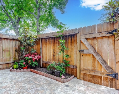 7600 Burgoyne Road - Photo Thumbnail 9
