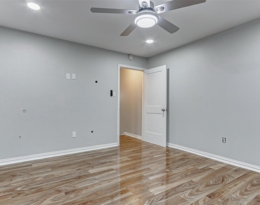 7600 Burgoyne Road - Photo Thumbnail 14
