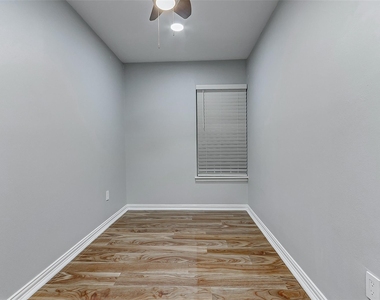 7600 Burgoyne Road - Photo Thumbnail 18