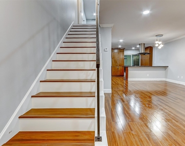7600 Burgoyne Road - Photo Thumbnail 12