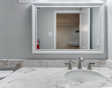 7600 Burgoyne Road - Photo Thumbnail 11