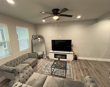 19106 Sears Drive - Photo Thumbnail 5