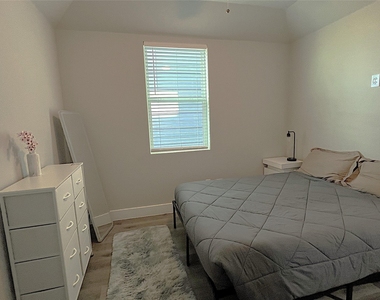 19106 Sears Drive - Photo Thumbnail 12