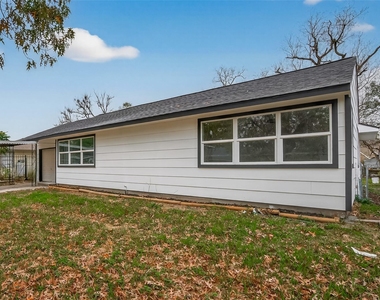 5833 Southlea Street - Photo Thumbnail 2