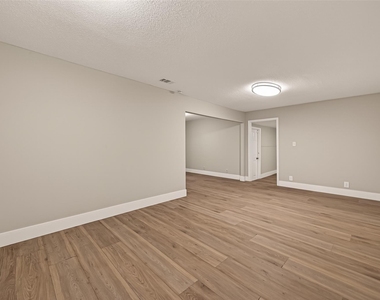 5833 Southlea Street - Photo Thumbnail 16