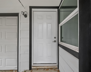 5833 Southlea Street - Photo Thumbnail 3