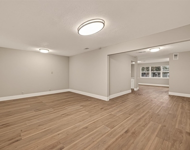 5833 Southlea Street - Photo Thumbnail 15