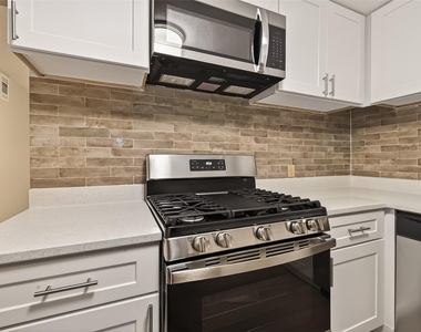 5833 Southlea Street - Photo Thumbnail 12