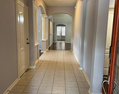 2711 Kimbleton Court - Photo Thumbnail 3