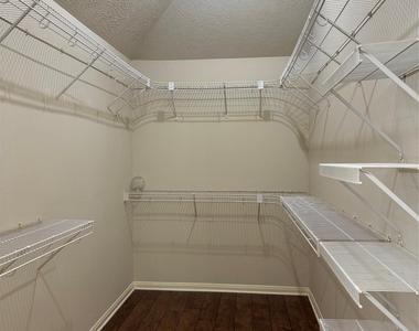 2711 Kimbleton Court - Photo Thumbnail 21