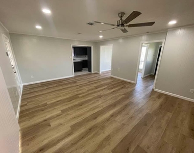 11002 Segrest Drive - Photo Thumbnail 10