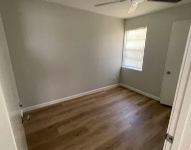11002 Segrest Drive - Photo Thumbnail 7