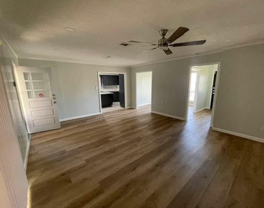 11002 Segrest Drive - Photo Thumbnail 8