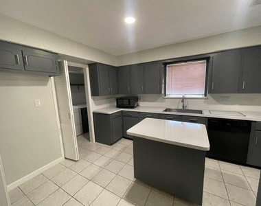 11002 Segrest Drive - Photo Thumbnail 5