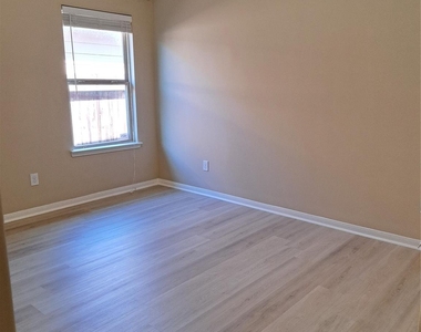 21910 Cascade Hollow Lane - Photo Thumbnail 6