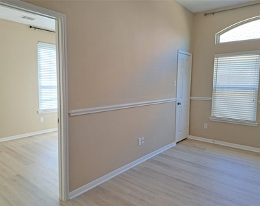 21910 Cascade Hollow Lane - Photo Thumbnail 3