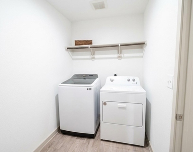 12918 Wempe Way - Photo Thumbnail 15