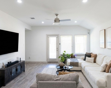 12918 Wempe Way - Photo Thumbnail 5