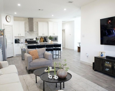 12918 Wempe Way - Photo Thumbnail 7