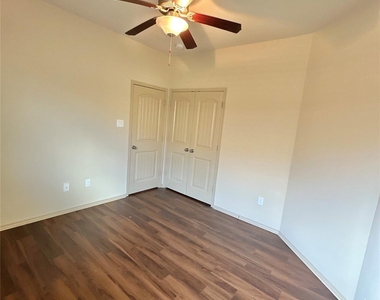 5202 Lilac Hollow Lane - Photo Thumbnail 12