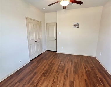 5202 Lilac Hollow Lane - Photo Thumbnail 10