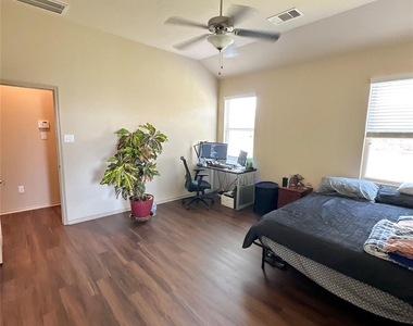 5202 Lilac Hollow Lane - Photo Thumbnail 14