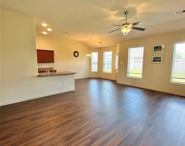 5202 Lilac Hollow Lane - Photo Thumbnail 2